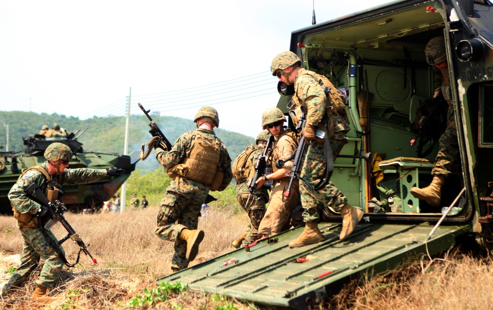 US Marines support Royal Thai marines in mechanized raid