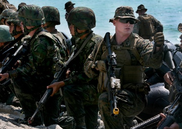 Becoming a stronger team: Marines conduct amphibious training with Royal Thai counterparts