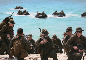 Becoming a stronger team: Marines conduct amphibious training with Royal Thai counterparts
