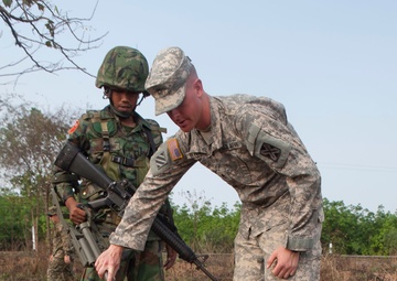 Royal Thai Marines and Combat Assault Bn., Marines conduct counter IED training at Exercise Cobra Gold 2012