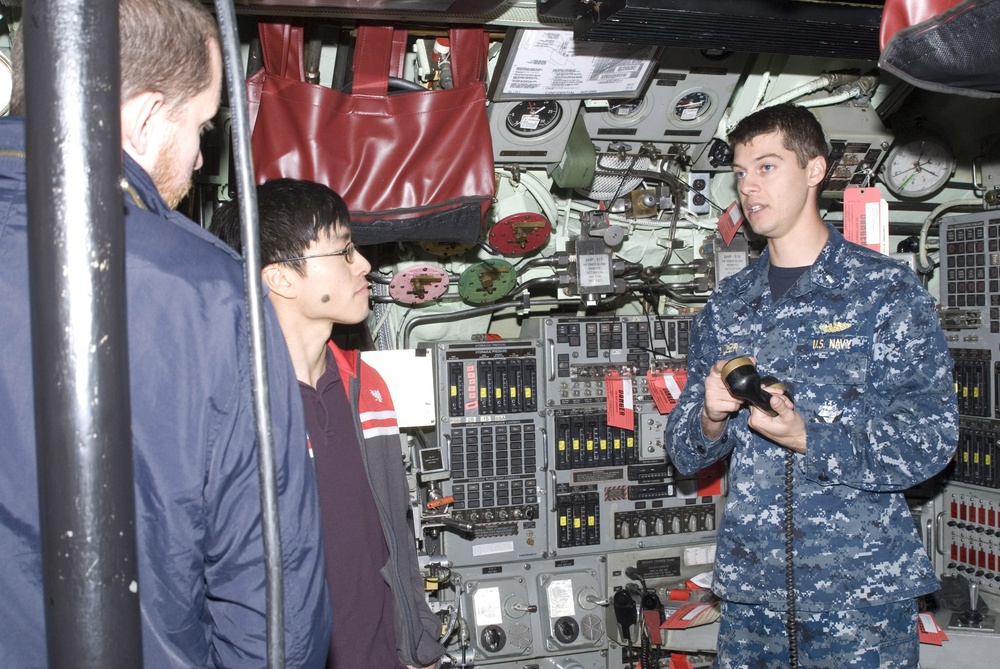 Hollywood to the Navy entertainers tour USS Asheville