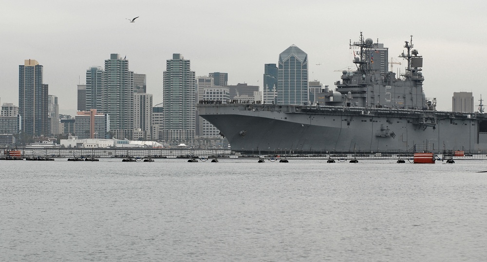 USS Peleliu transits San Diego Bay