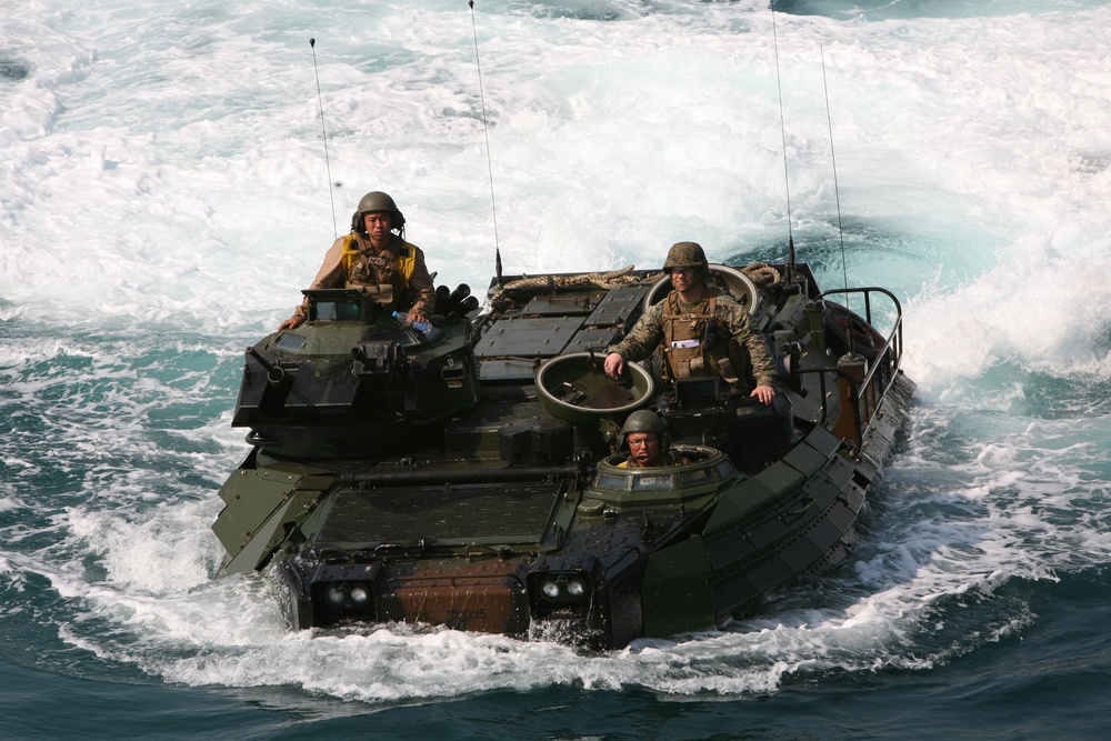 Becoming a stronger team: Marines conduct amphibious training with Thai counter parts