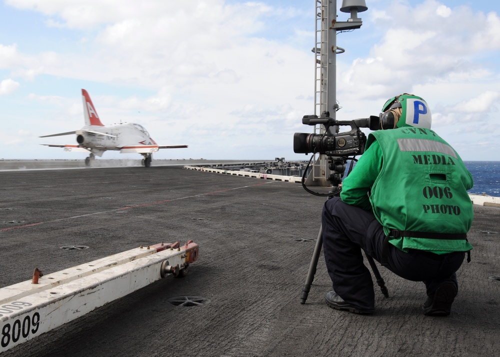 USS George H.W. Bush carrier qualifications