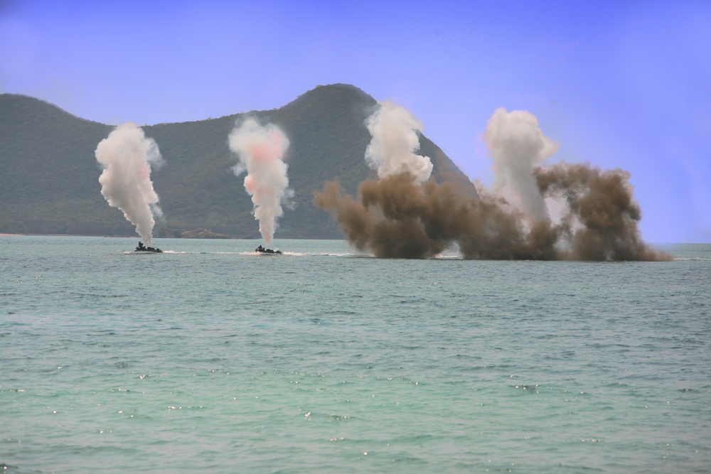 Thailand, Republic of Korea, US conduct amphibious assault