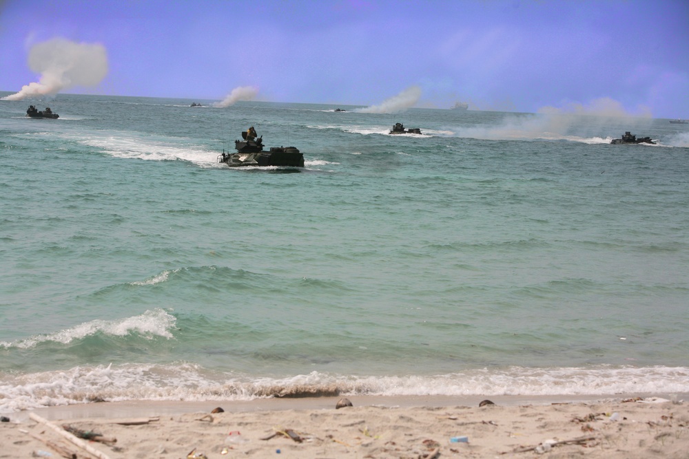 Thailand, Republic of Korea, US conduct amphibious assault