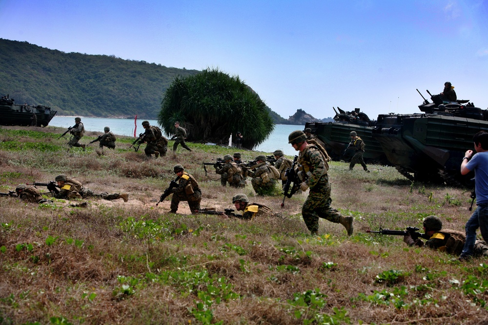 Thailand, Republic of Korea, US conduct amphibious assault