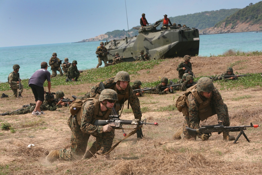 Thailand, Republic of Korea, US conduct amphibious assault