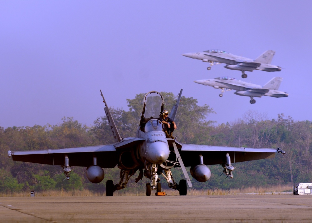 US, Royal Thai fighter pilots simulate battle in the skies of Thailand