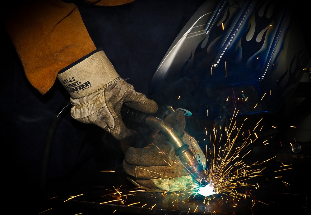 305th Maintenance Group Airmen at work