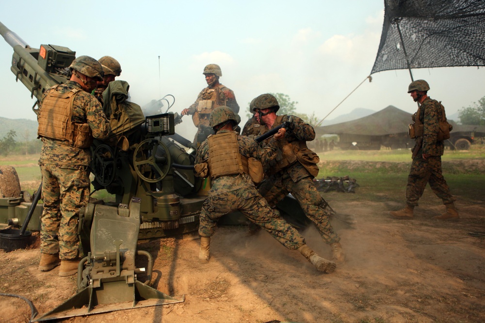 Royal Thai, US Marines build camaraderie on artillery gun line