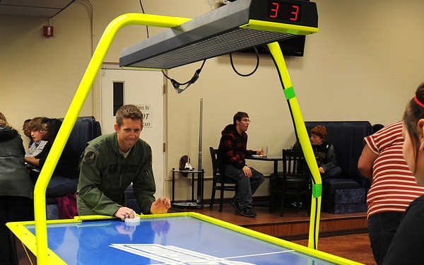 Portales kids tour Cannon with air commandos