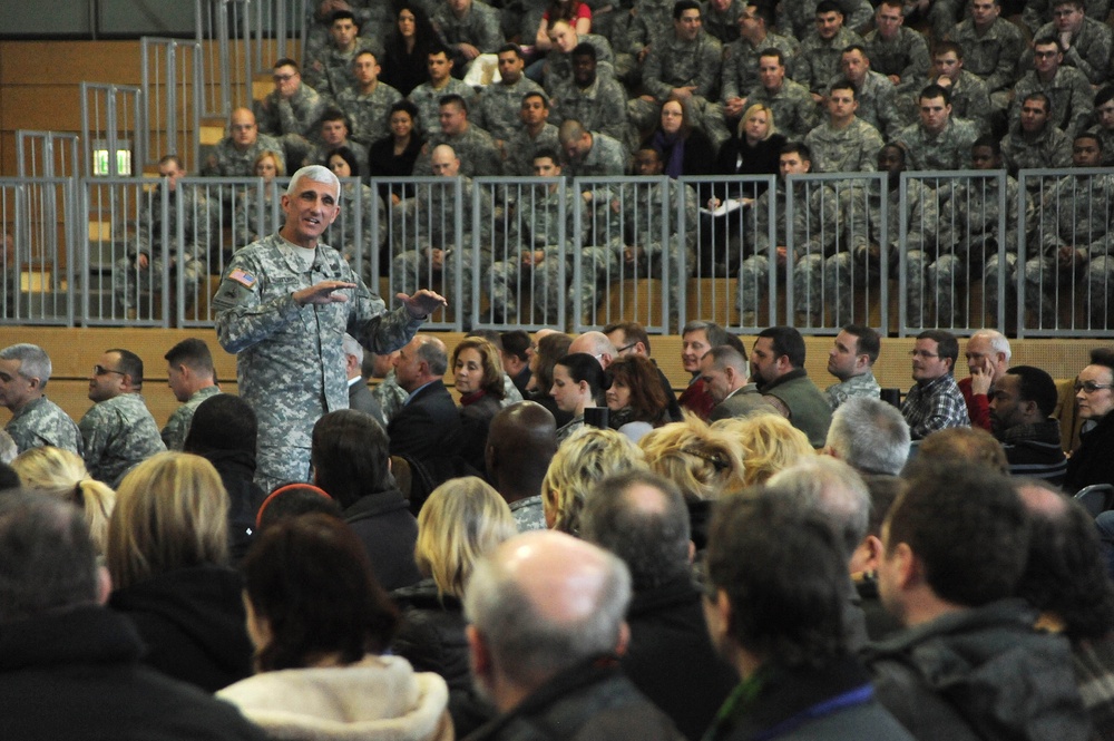 US Army Europe Commander Lt. Gen. Mark Hertling visits a community forum at Garrison Grafenwoehr