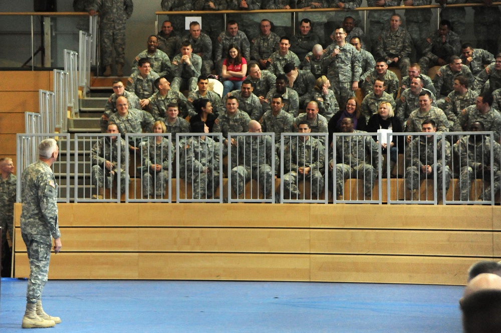US Army Europe Commander Lt. Gen. Mark Hertling visits a community forum at Garrison Grafenwoehr