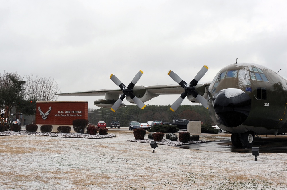 Little Rock Air Force Base weathers first snowfall