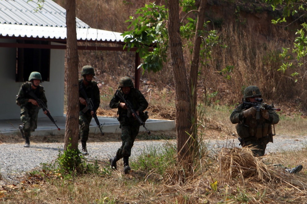 US, Thai Marines practice urban combat during Cobra Gold 2012