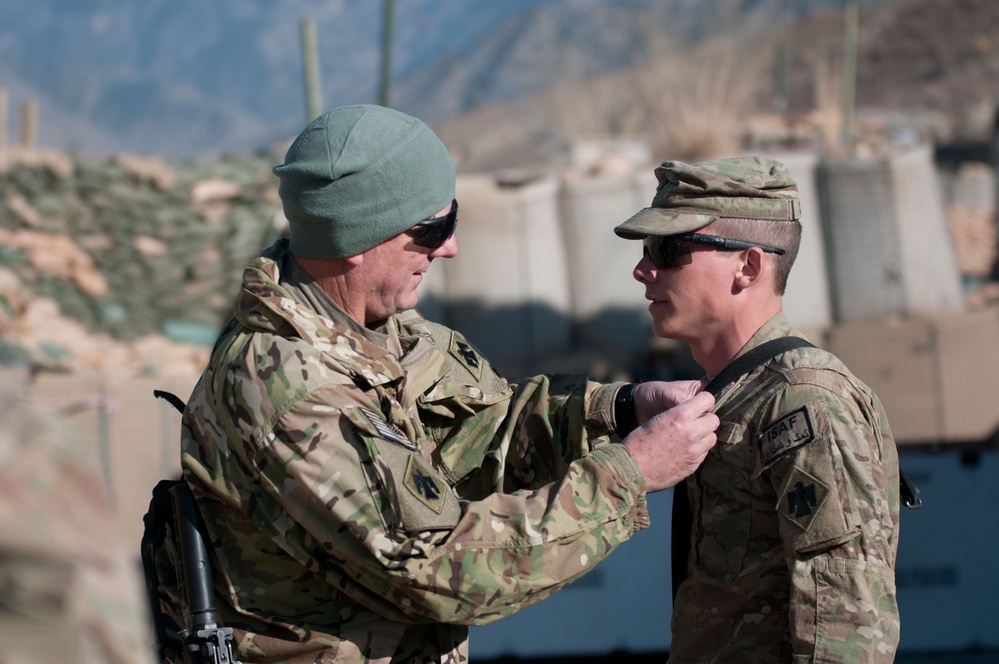 45th IBCT commander awards soldiers
