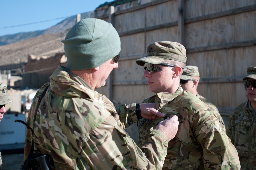 45th IBCT commander awards soldiers