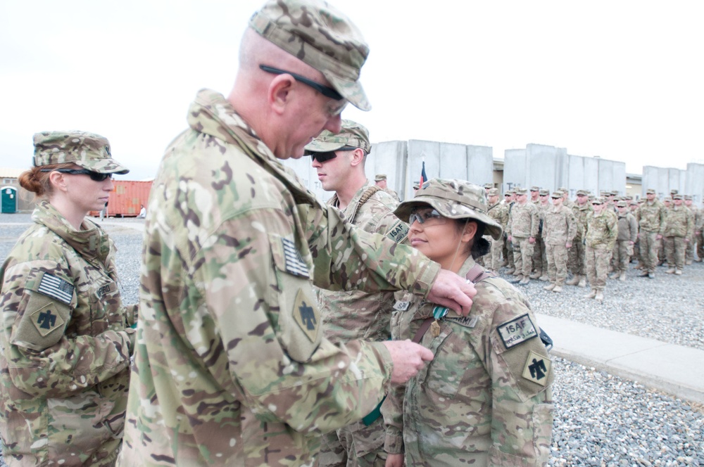 45th IBCT commander awards soldiers