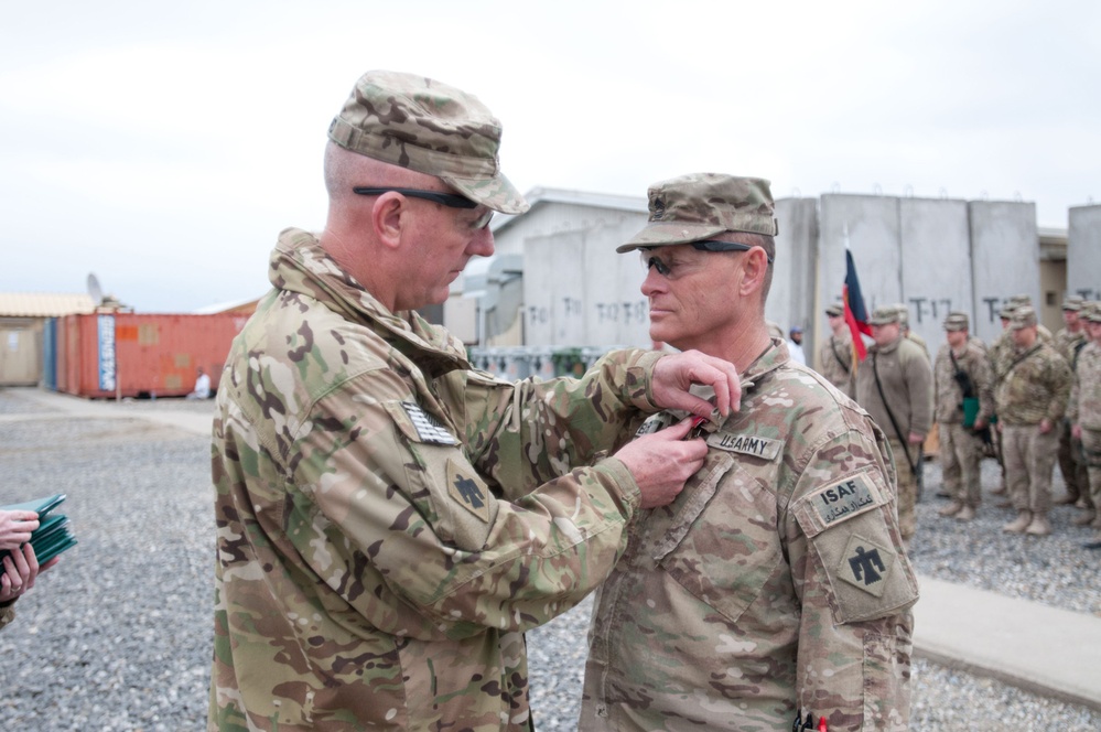 45th IBCT commander awards soldiers