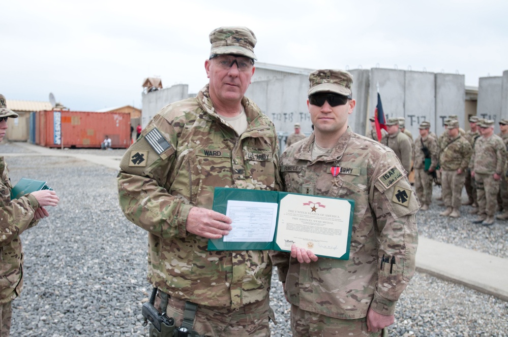 45th IBCT commander awards soldiers