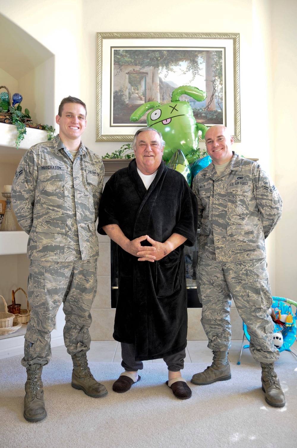 Off duty airmen save the life of retired chief