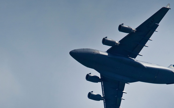 Pacific Air Forces C-17 Demonstration Team performs during the 2012 Singapore Airshow