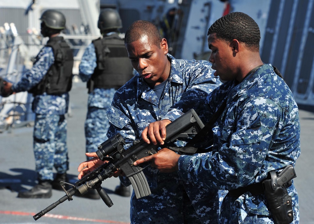 USS Pinckney sailors conduct training