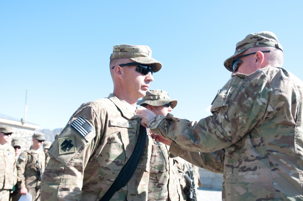 45th IBCT commander awards soldiers