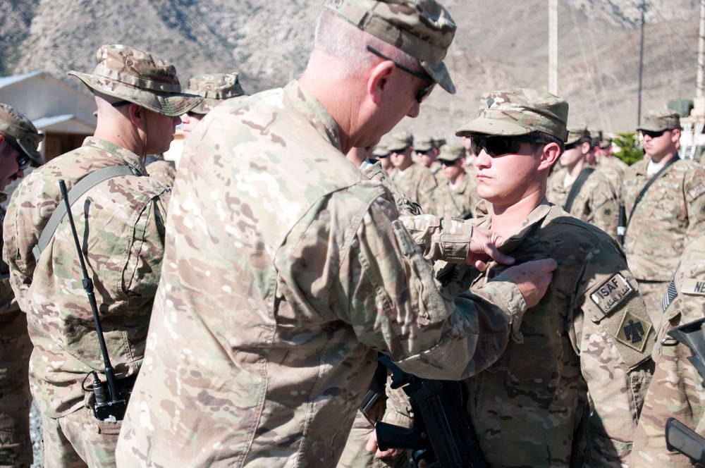 45th IBCT commander awards soldiers