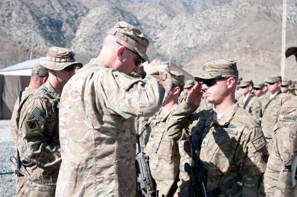 45th IBCT commander awards soldiers