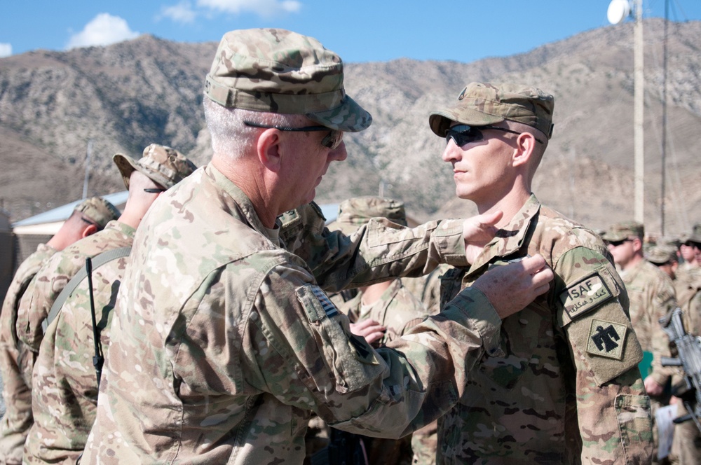 45th IBCT commander awards soldiers