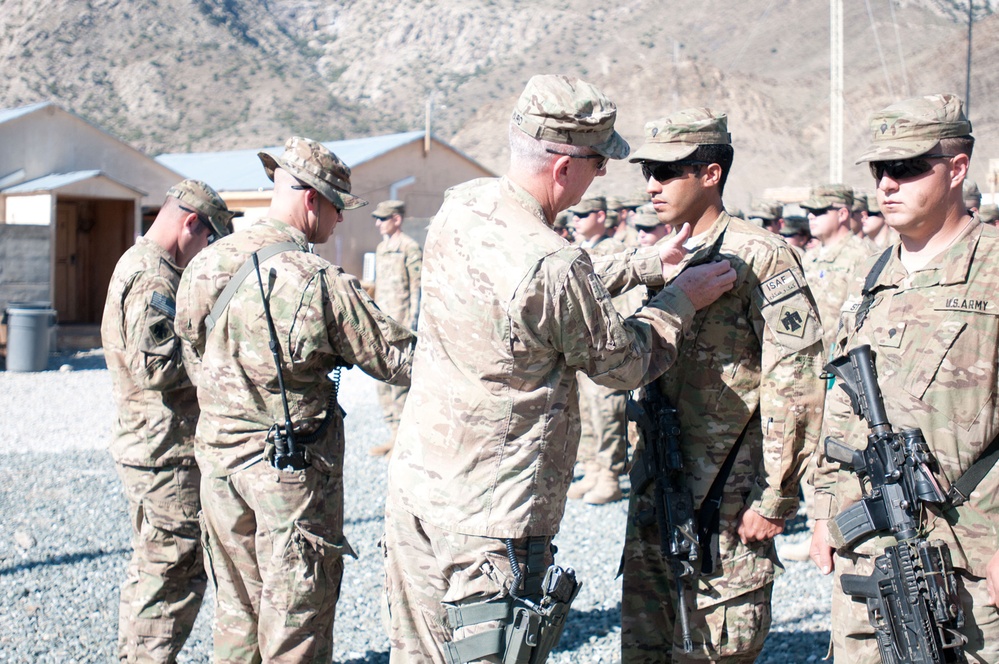 45th IBCT commander awards soldiers