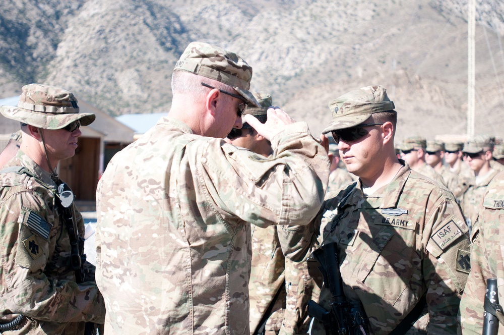 45th IBCT commander awards soldiers