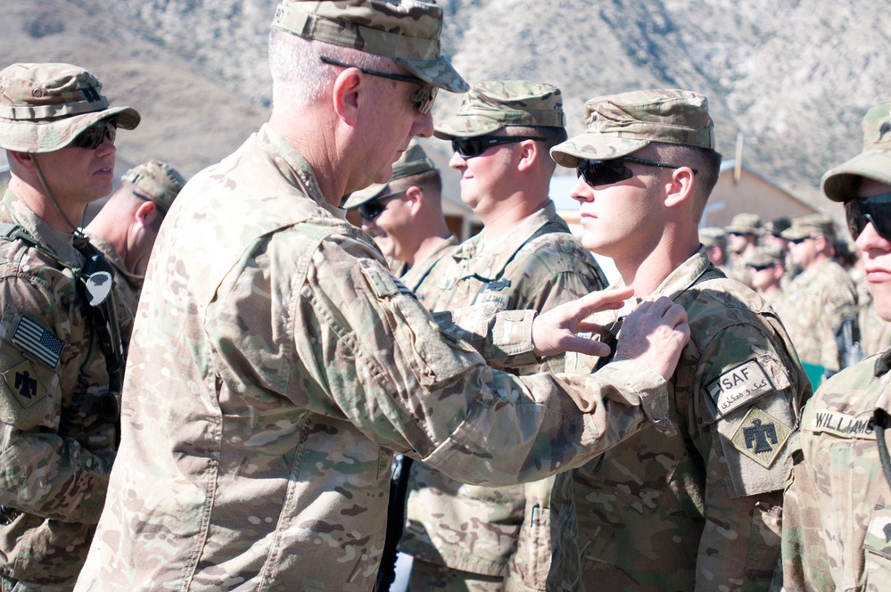 45th IBCT commander awards soldiers