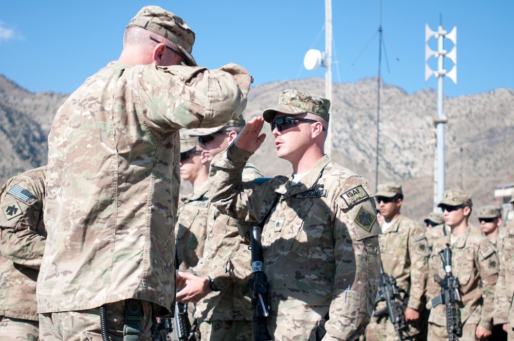 45th IBCT commander awards soldiers