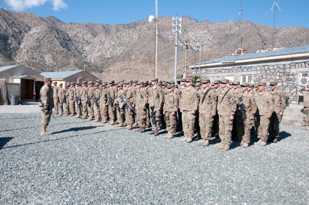 45th IBCT commander awards soldiers