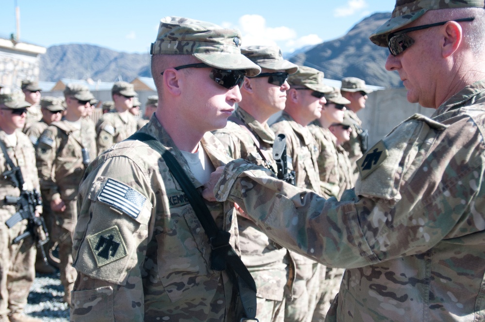 45th IBCT commander awards soldiers