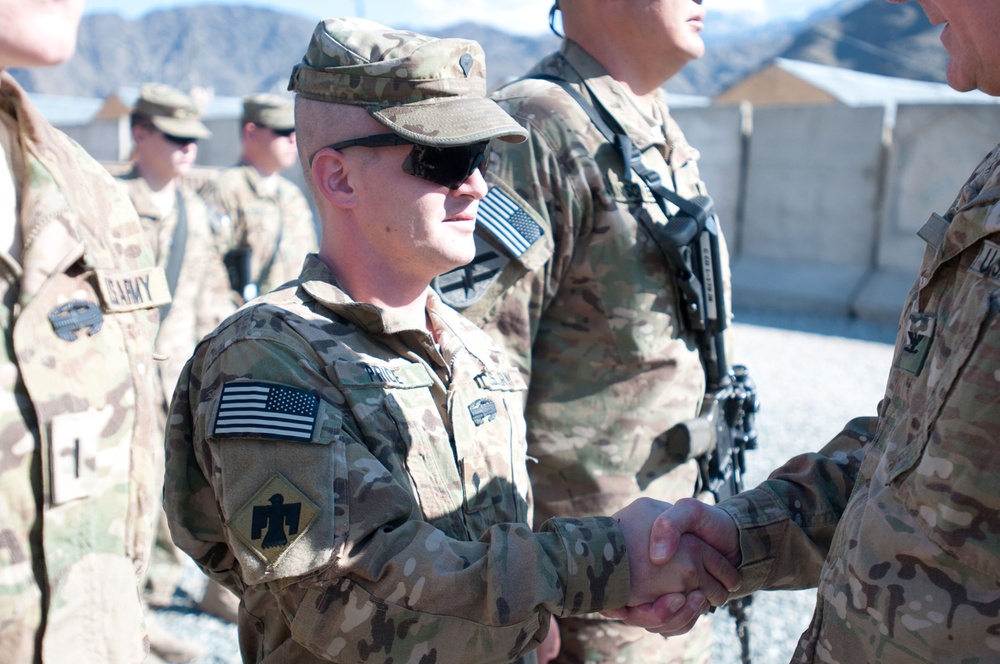 45th IBCT commander awards soldiers