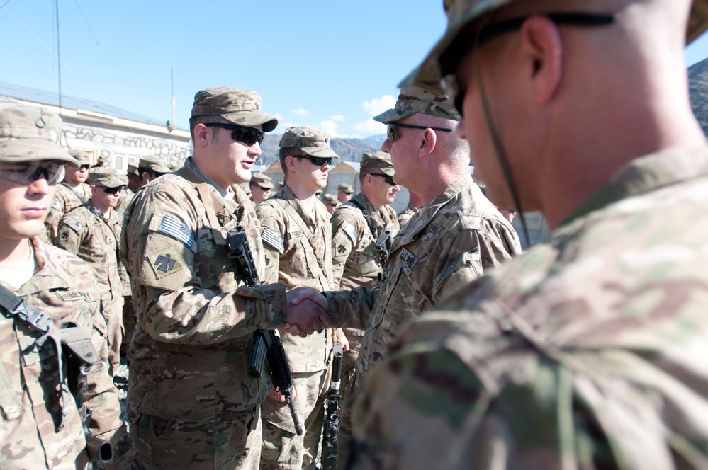 45th IBCT commander awards soldiers