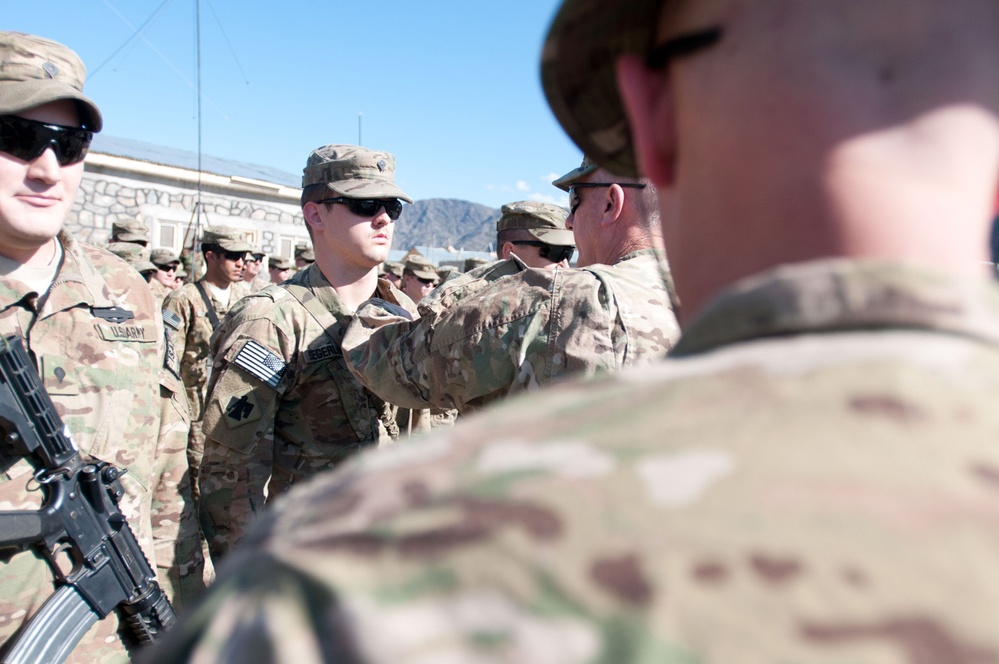 45th IBCT commander awards soldiers