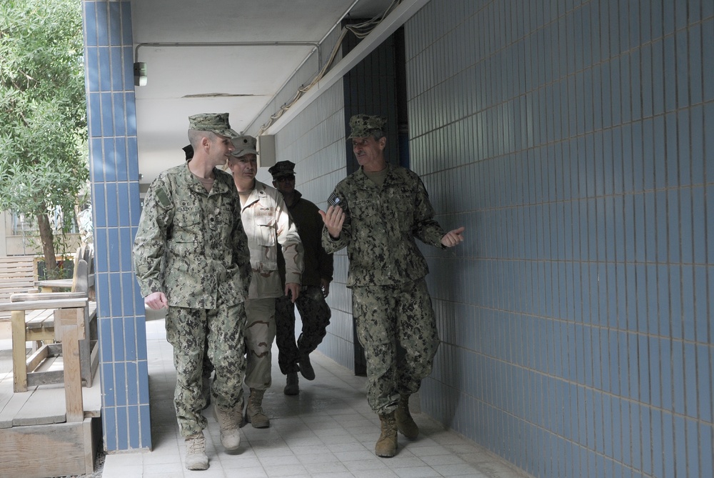 CTG 56.6 commander gives Rear Adm. Tillotson a tour