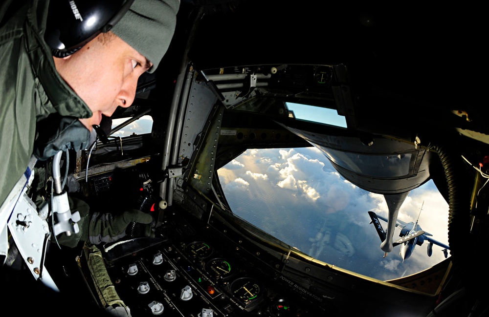 US tanker refuels British fighters