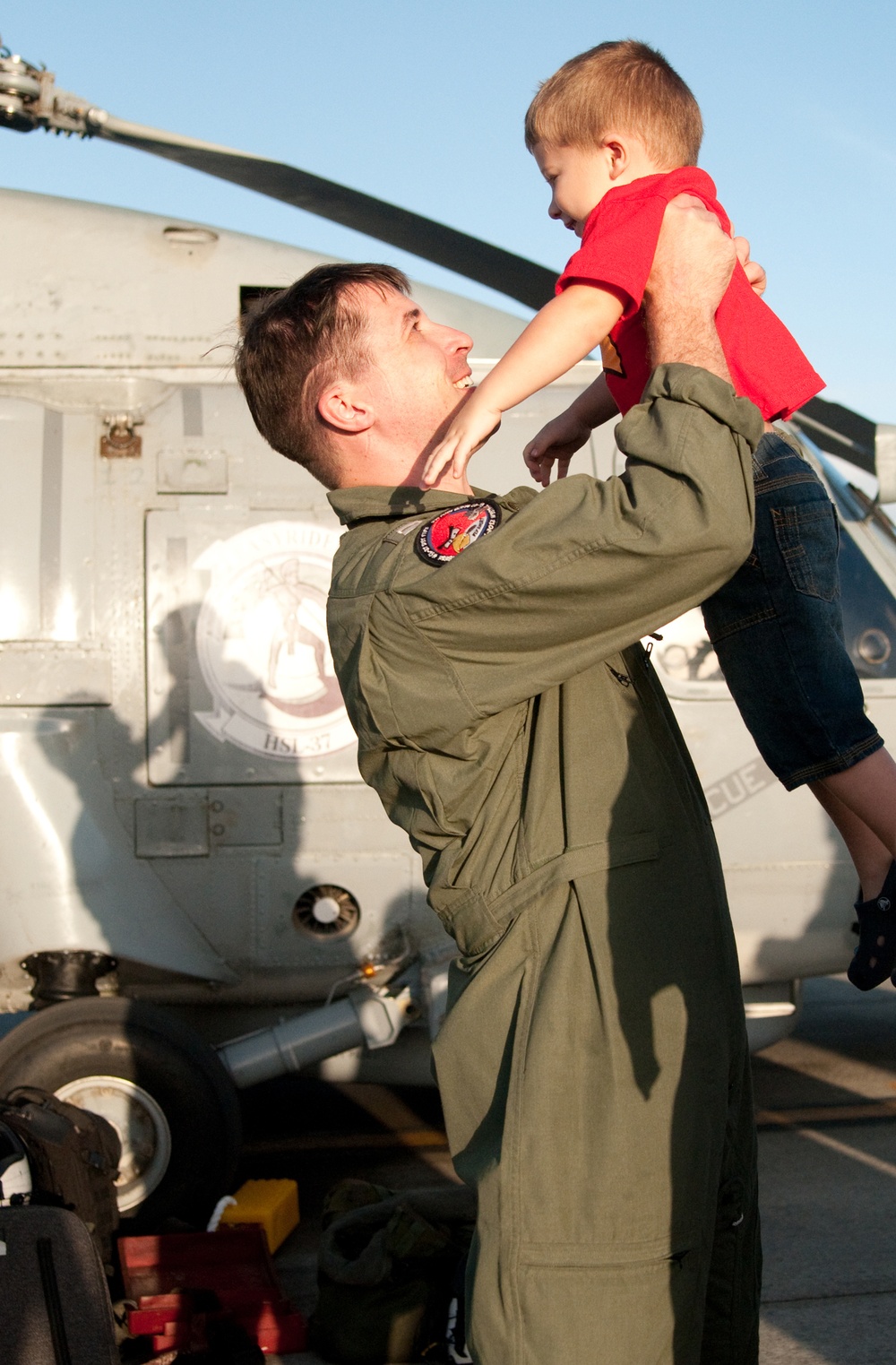 Return flight: HSL-37, Detachment 5, returns from deployment