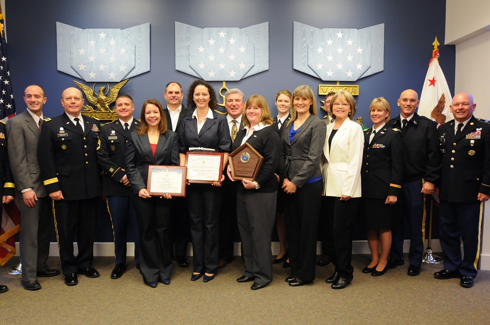 Texas, Wisconsin Guard units recognized for top family readiness programs