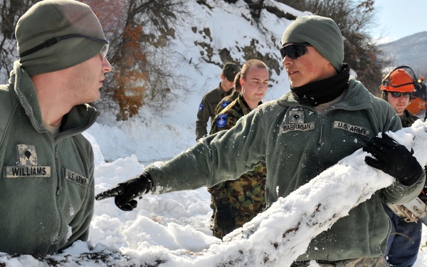 MNBG E removes northern Kosovo roadblock