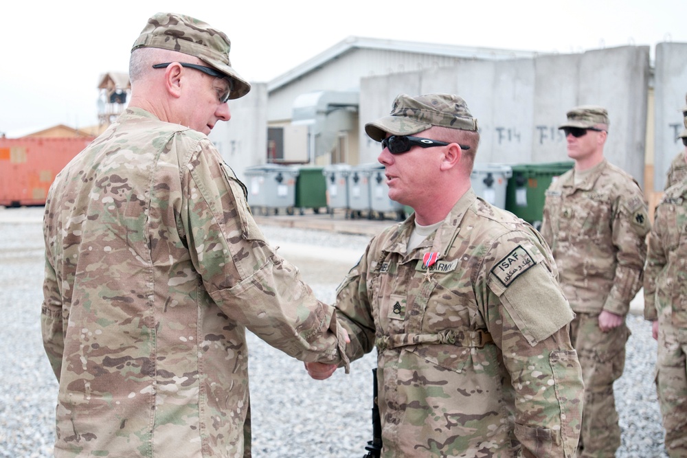 Thunderbird soldiers receive awards