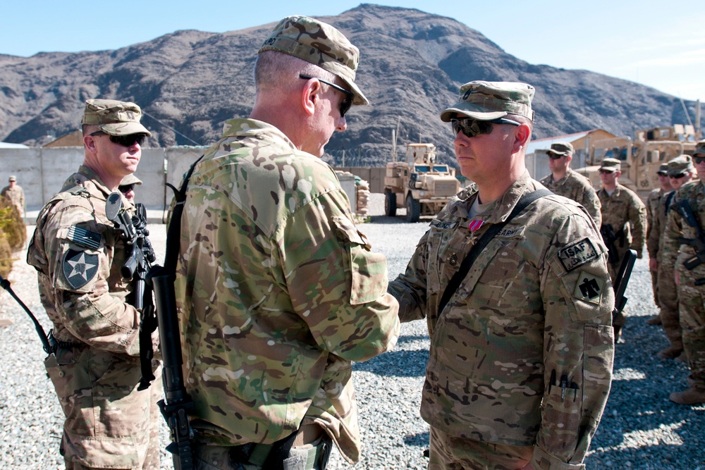 Thunderbird soldiers receive awards