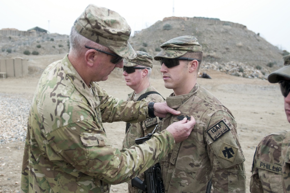 Thunderbird soldiers receive awards