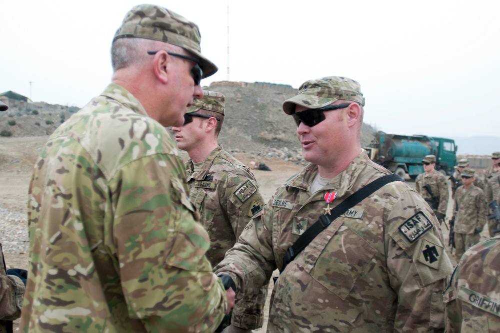 Thunderbird soldiers receive awards